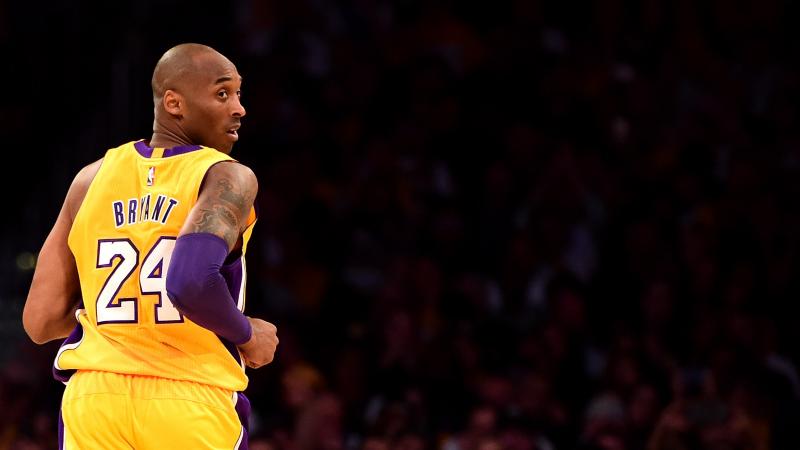 Kobe Bryant playing for the Lakers, Apr 2016