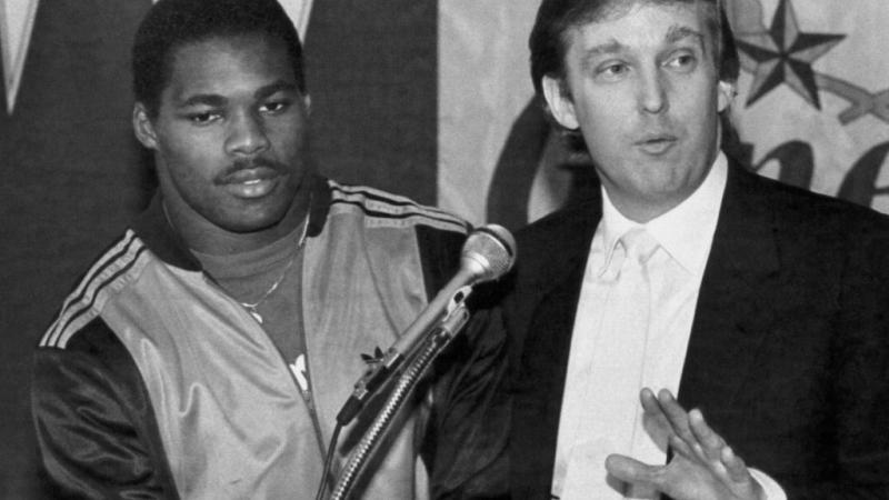 Herschel Walker and team owner Donald Trump announcing Walker's new contract with the New Jersey Generals