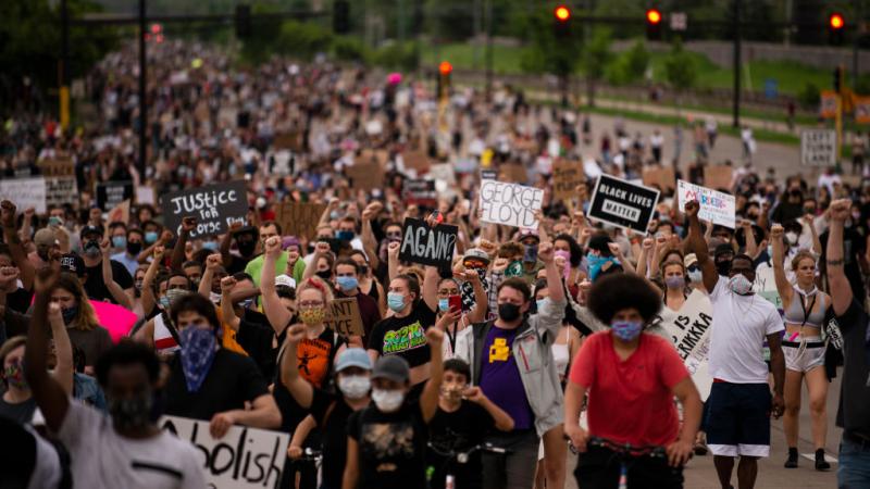 Protestors on Hiawatha Avenue on May 26, 2020