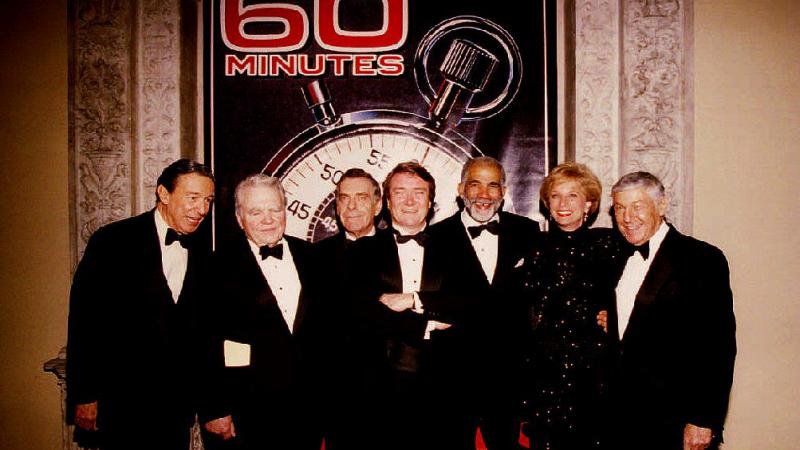 ``Members of television's "60 Minutes" news program gather at the Metropolitan Museum of Art in New York, NY, 10 November 1993 to celebrate the 25th anniversary of the popular show.