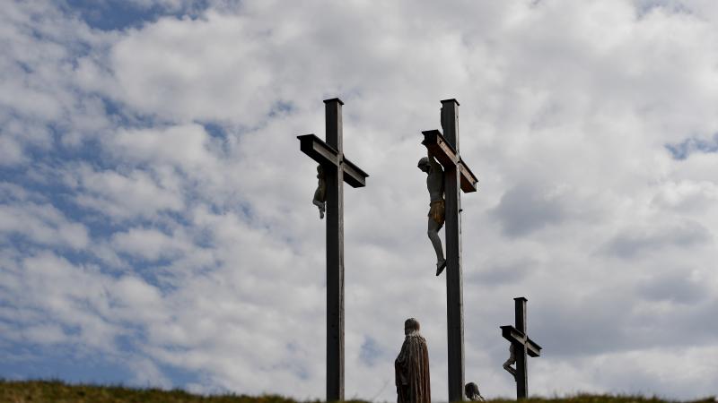 The 12th station on a way of the cross up to St. Nikolaus on the Vestbichl shows "Jesus dies on the cross".