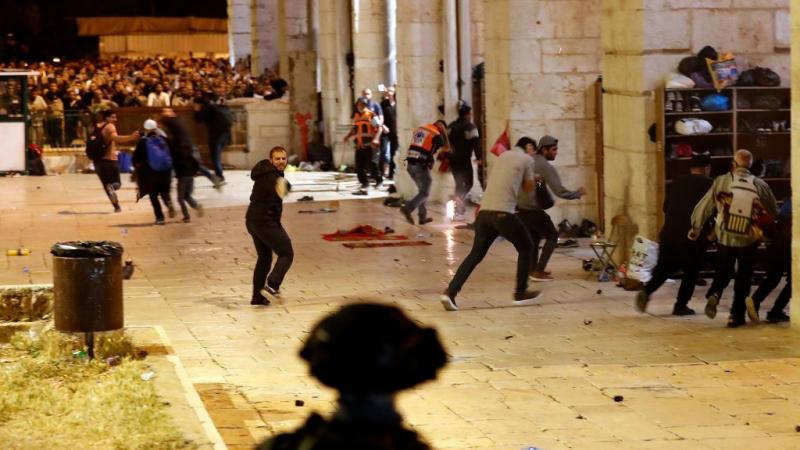 The clash at the al-Aqsa mosque, May 7