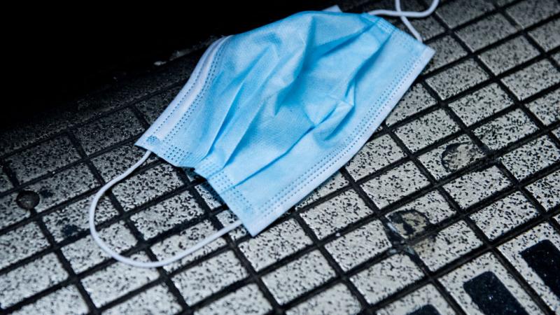 Face mask in England in 2020