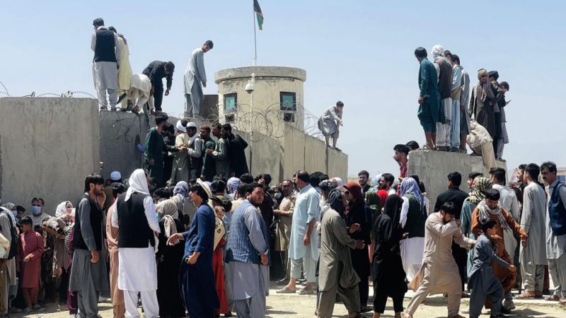 Afghans rush to the Hamid Karzai International Airport in Kabul