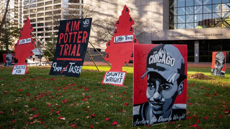 Kim Potter trial, signs supporting Daunte Wright, Nov. 30, 2021