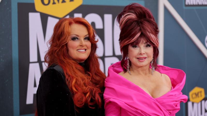 Naomi Judd (r) and Wynonna Judd at the 2022 CMT Music awards, Apr. 11, 2022