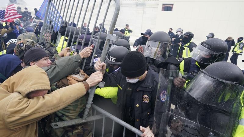 Capitol police hold back protestors, Jan. 6, 2021