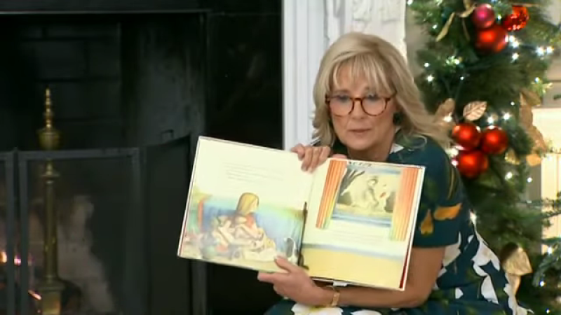 Jill Biden reads to children