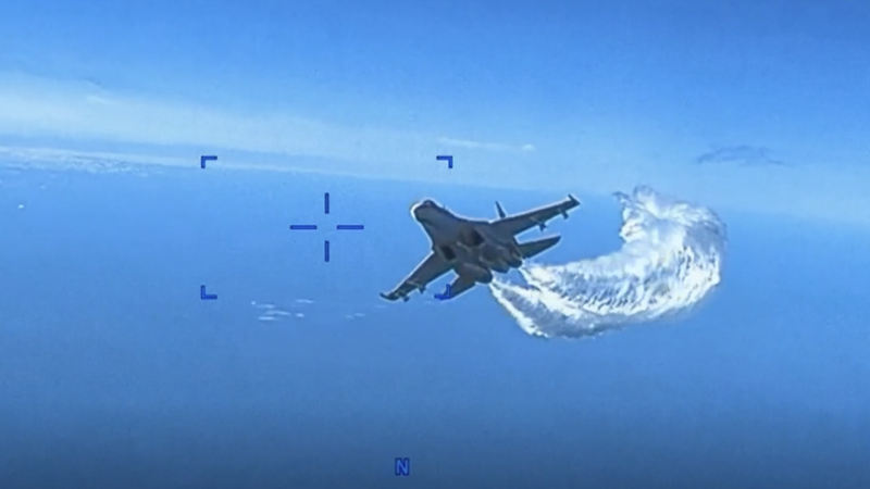 Russian Su-27 jet dumping fuel on US drone, March 14, 2023, Black Sea