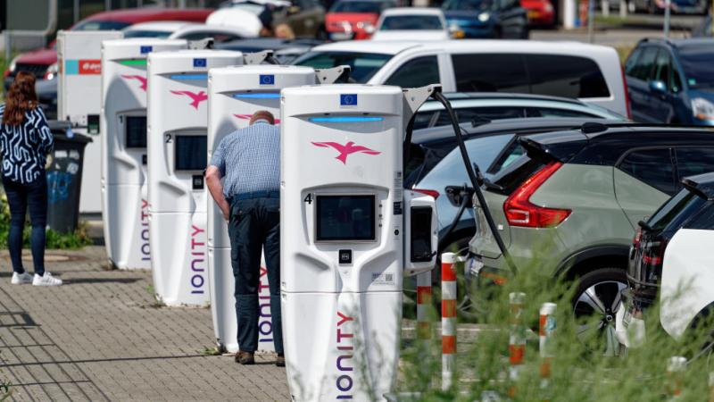 Fast charging station for EVs