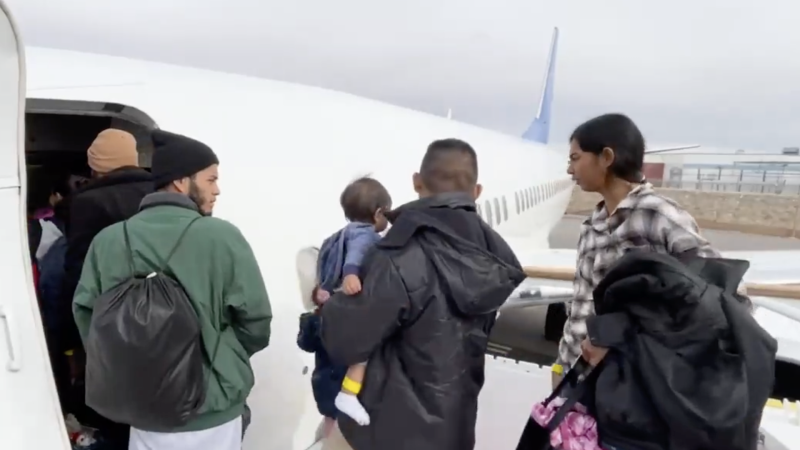 Illegal immigrants, plane, Texas, Dec. 20, 2023