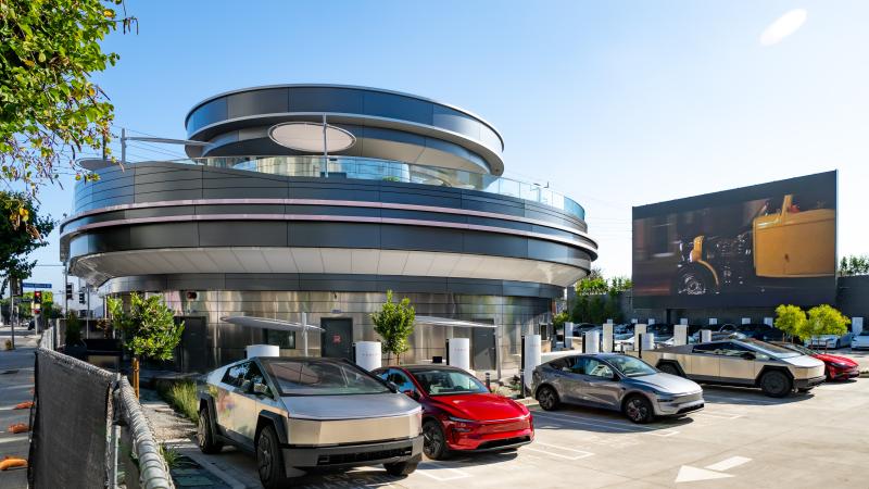 Hollywood Exteriors And Landmarks - 2025