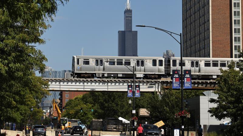 A Chicago Transit Authority Pink Line elevated train