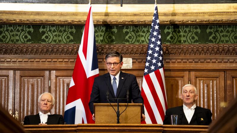 US House Speaker Mike Johnson addresses MPs in the House of Commons alongside Speaker of the House of Lords, Lord McFall and Speaker of the House of Commons Sir Lindsay Hoyle on January 20, 2026 in London, England