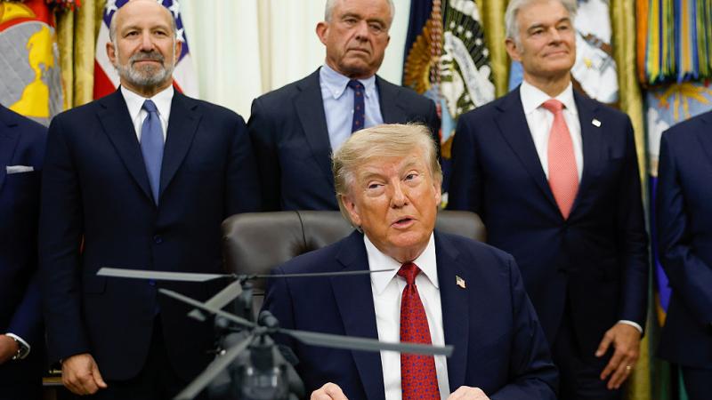 Trump in Oval Office
