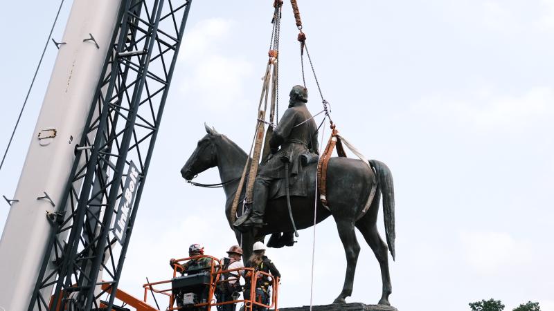 statue