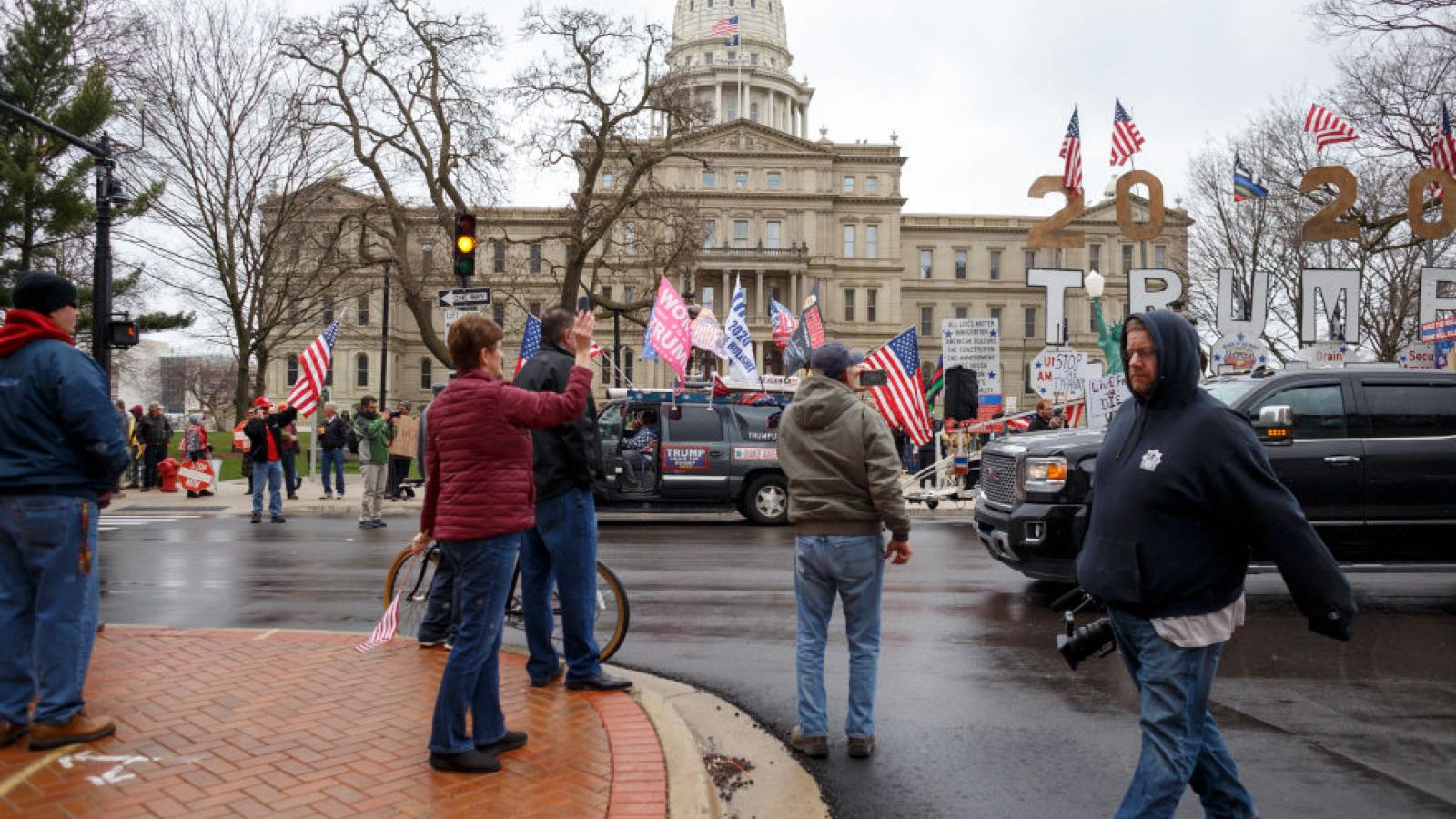 "Operation Gridlock" Thousands protest Michigan governor's lockdown