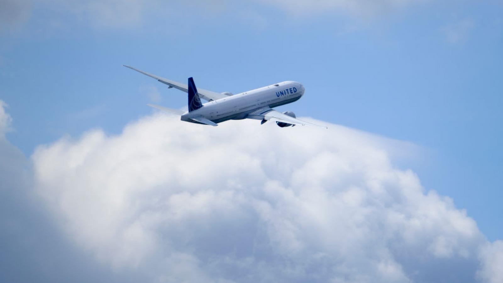 A United Airlines Boeing 777 at Brussels, July 29