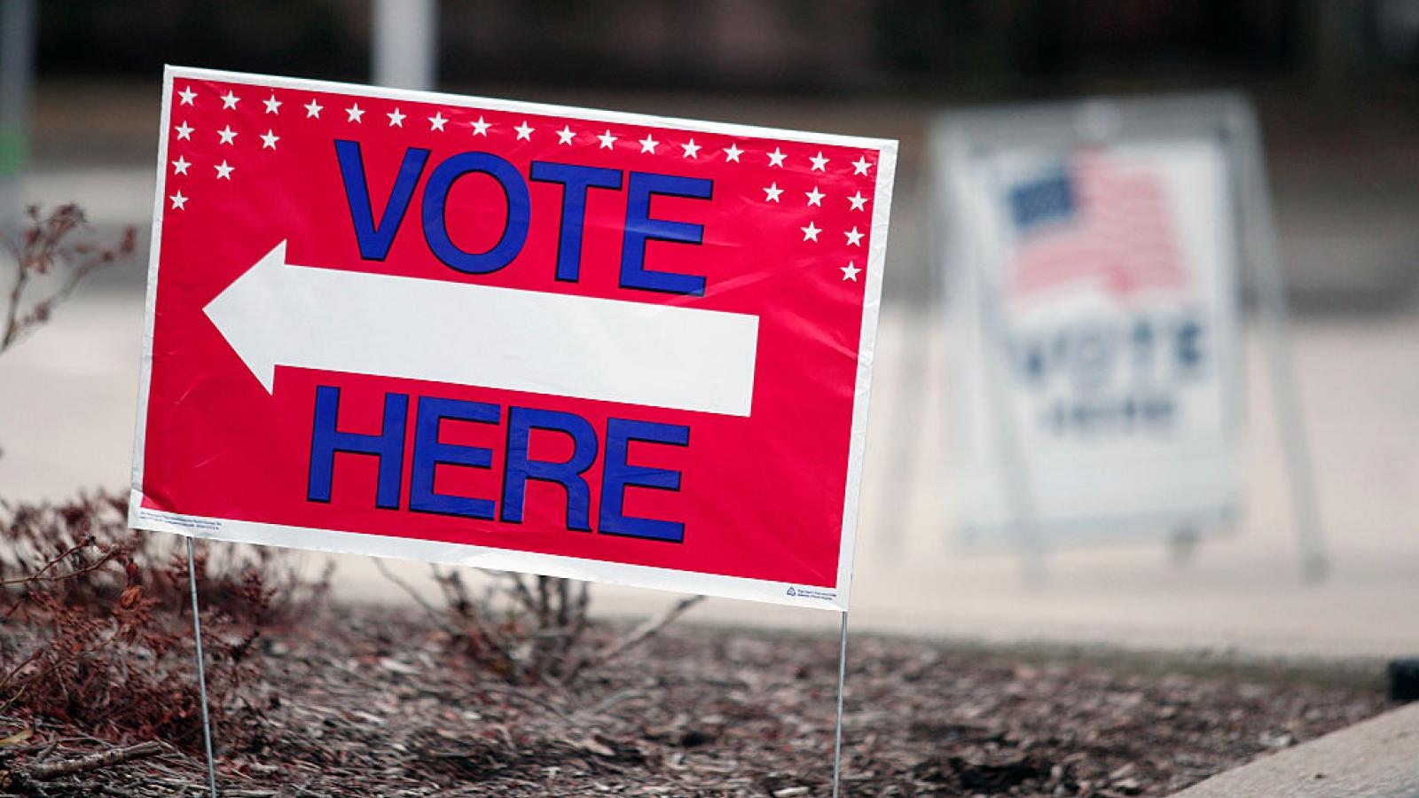 Sign directs people to vote in Michigan primary in March 2016