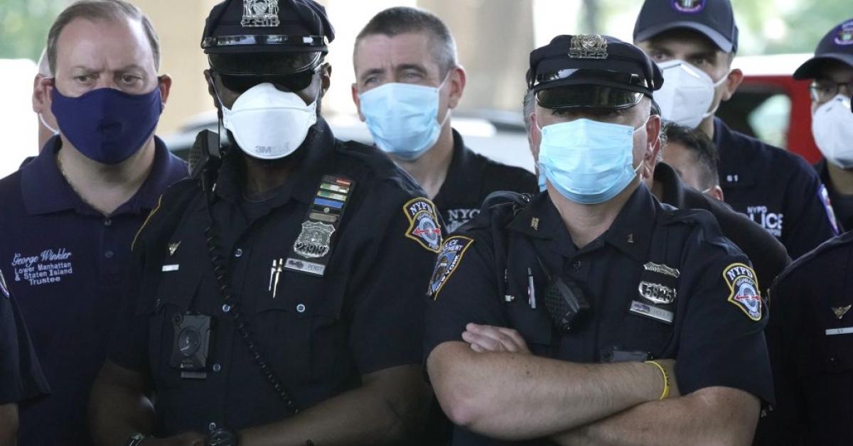 Protestors clash with NYPD in front of city hall before New York City