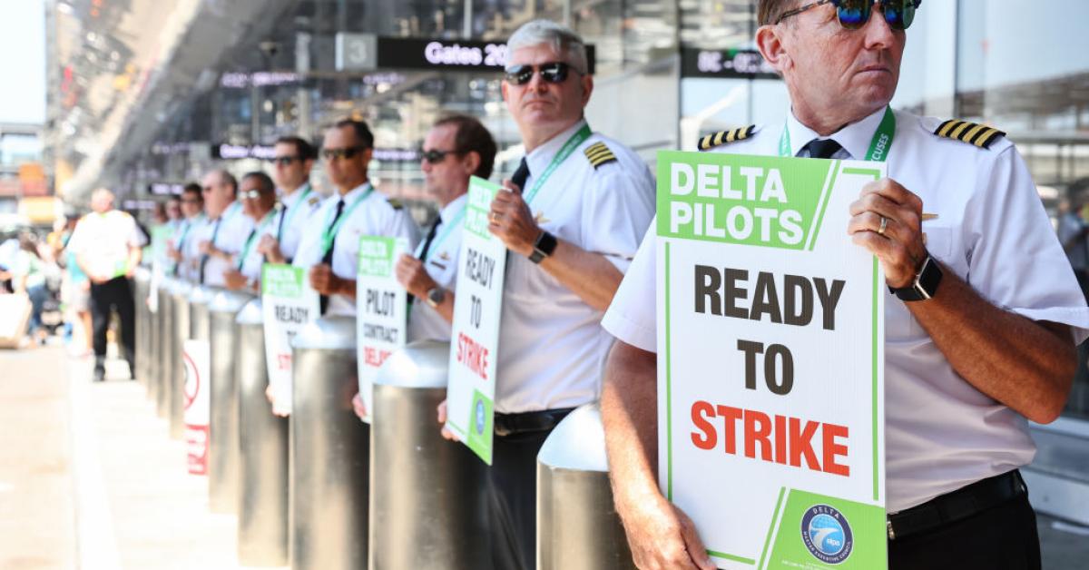 Delta pilots picket airports amid anticipated July 4 chaos, canceled flights https://justthenews.com...