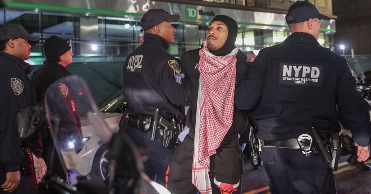 Protesters Rockefeller Tree Pro-Palestinian protesters arrested during demonstration close to ...