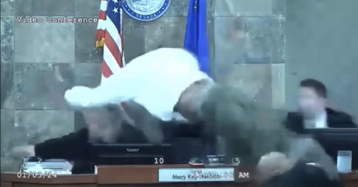 Watch: Criminal attacks Las Vegas judge at sentencing hearing after ...