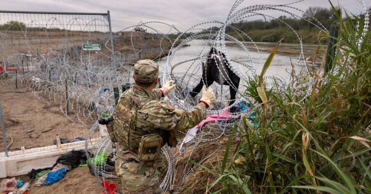 Texas continues to build concertina wire barriers, border wall | Just ...