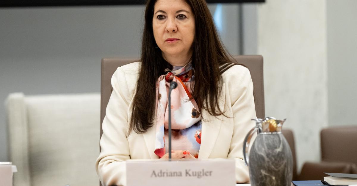 Former Federal Reserve Bank governor violated stock trading rules, ethics report concludes