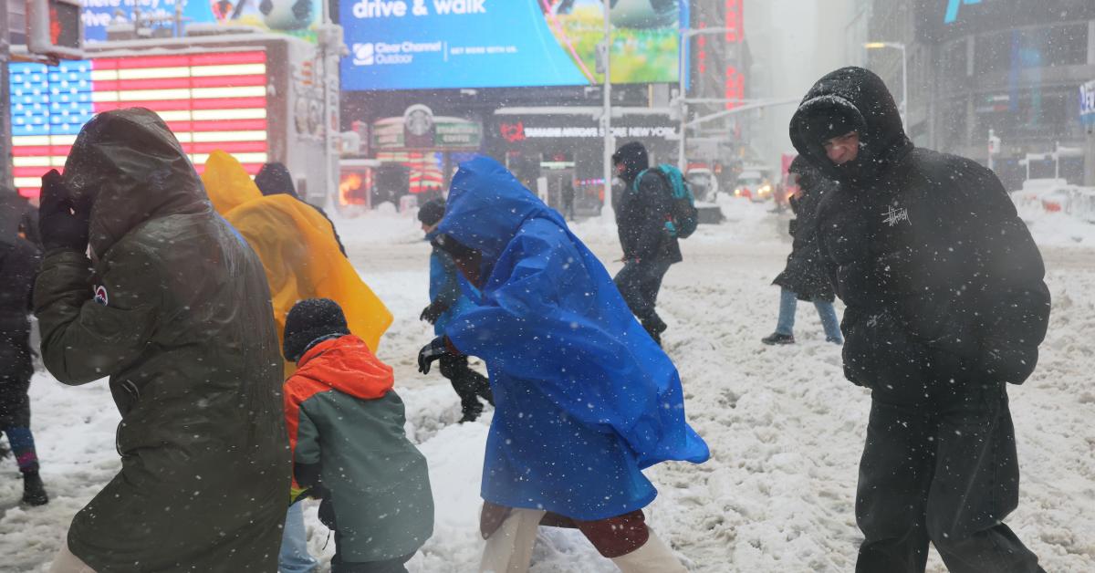 **Tragedy Strikes in Northeast Blizzard: 2 Dead, Flight Canceled, 700k Power Outages**
