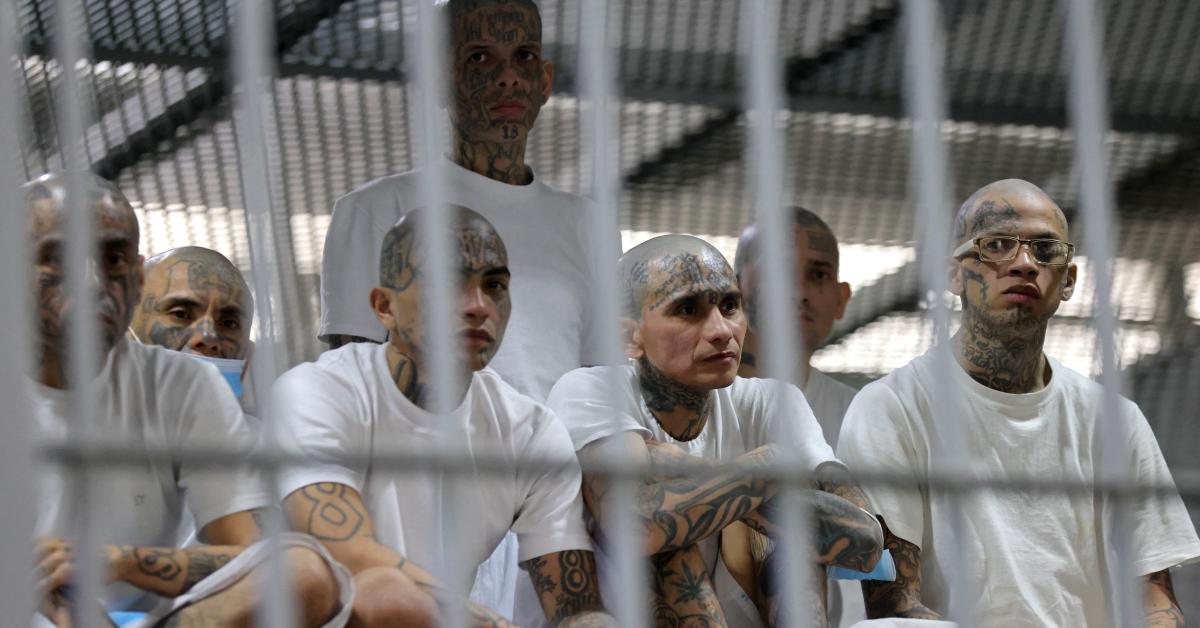 El Salvador conducting mass trials on hundreds of MS-13 gang members ...
