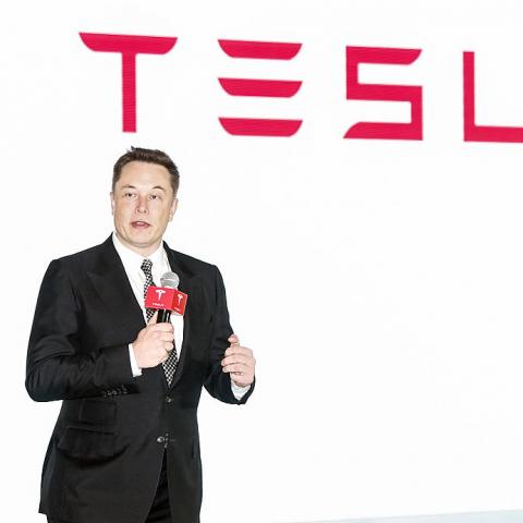 Feds to probe Telsa's Autopilot system after collisions with parked emergency vehicles