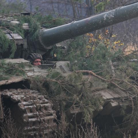 An American soldier helps train Ukrainian military