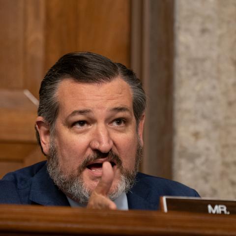 Sen. Ted Cruz (R-TX) questions former FBI Director James Comey.