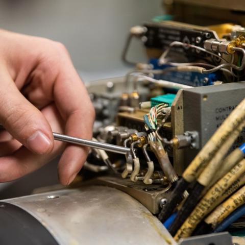 Adjusting a system for electronic countermeasures