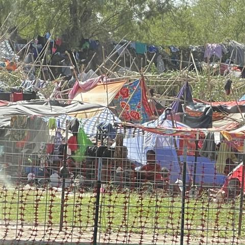 Illegal immigrants encamped under border bridge in Texas swell to more than 14,000