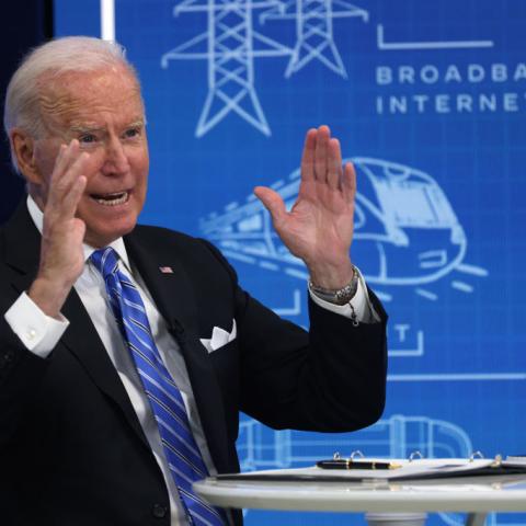 Robin Hood in reverse? Democrats plan $12,500 tax credits for pricey electric car purchases