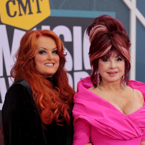 Naomi Judd (r) and Wynonna Judd at the 2022 CMT Music awards, Apr. 11, 2022