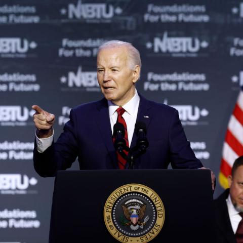 Biden appears to read 'pause' on teleprompter, drawing comparisons to movie 'Anchorman'