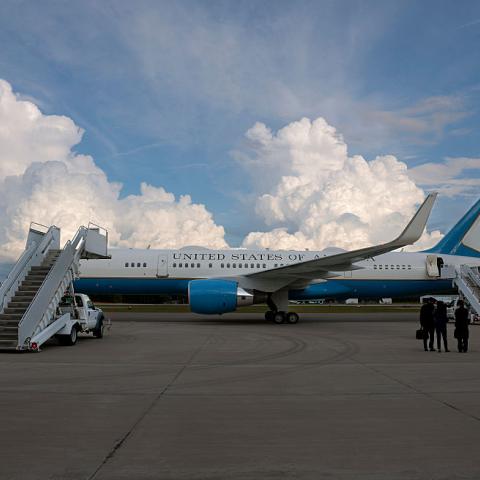 White House bars CNN from Air Force One