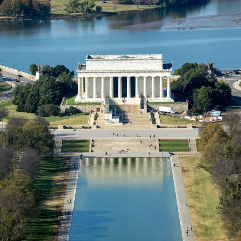 Trump to refurbish bottom of Lincoln Memorial Reflecting Pool with 'American flag blue' color