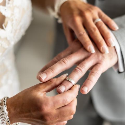Green cards for sale: Feds bust another sham-marriage ring as prices hit $100,000 per arrangement