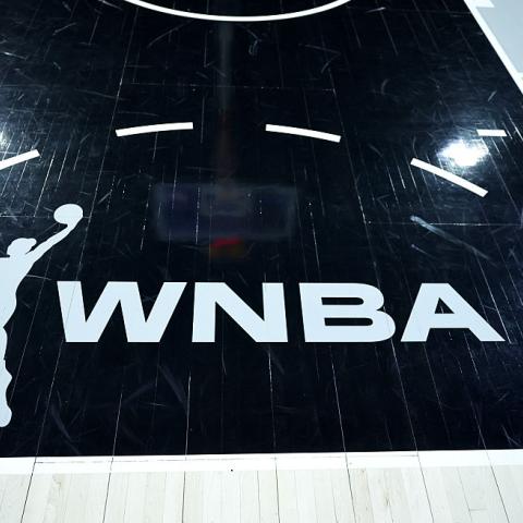 Dream and Valkyries leave court during National Anthem at WNBA Finals