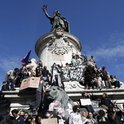 France suspends classes at nearly 900 schools nationwide amid riots